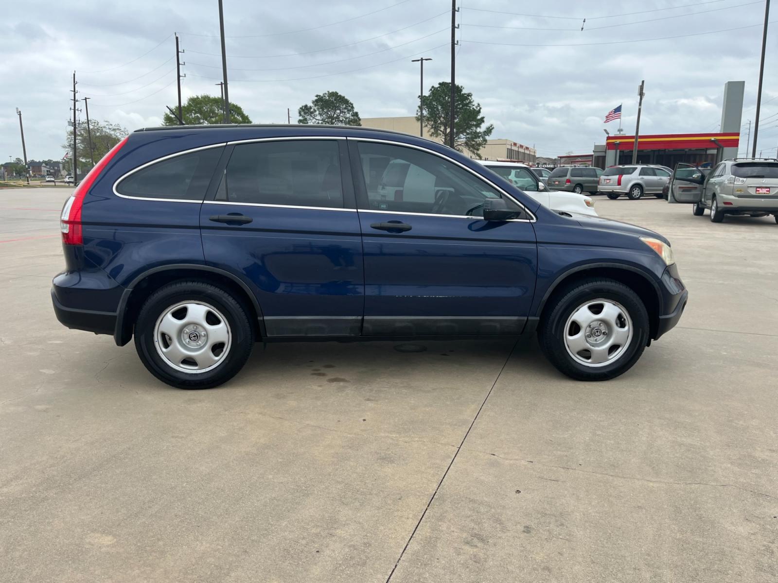 2008 blue /black Honda CR-V LX 2WD AT (3CZRE38348G) with an 2.4L L4 DOHC 16V engine, 5-Speed Automatic Overdrive transmission, located at 14700 Tomball Parkway 249, Houston, TX, 77086, (281) 444-2200, 29.928619, -95.504074 - Photo #7